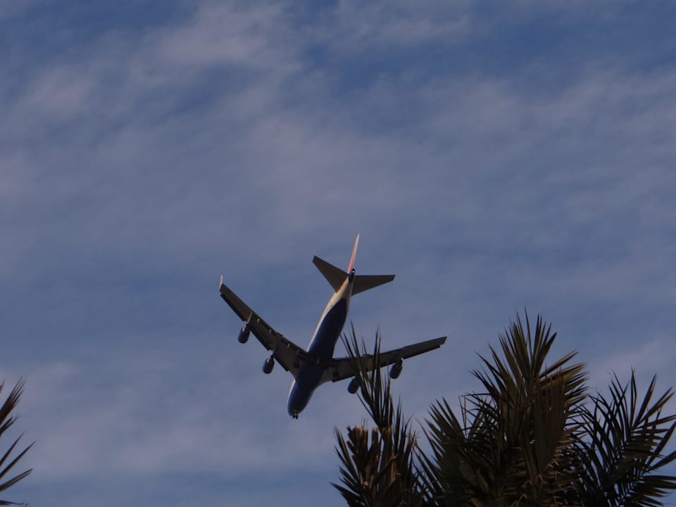 Bis zu 100 mal am Tag - Ruhe? - Einflugschneise Pickalbatros Alf Leila Wa Leila Resort - Neverland Hurghada