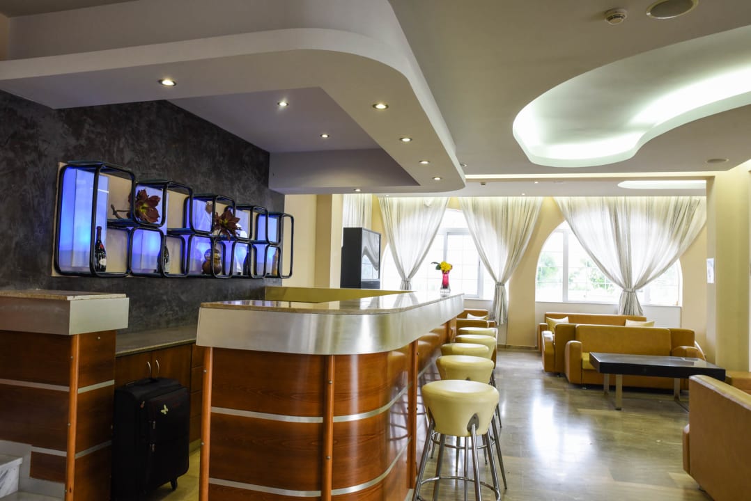 Lobby Sacallis INN Beach Hotel
