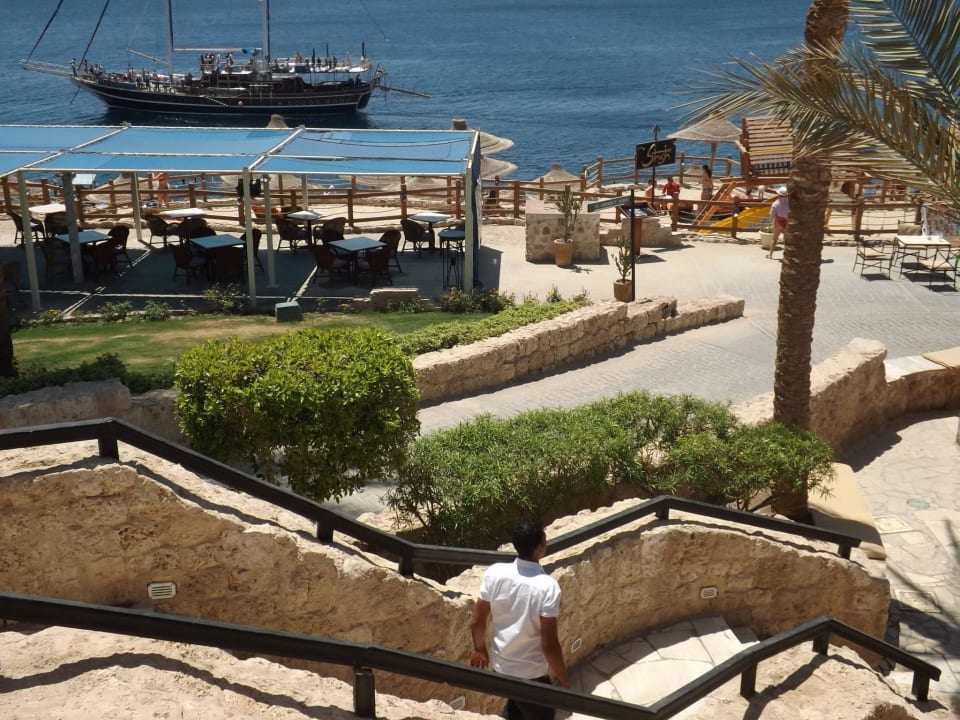 Zum Strand viele Stufen aber super Riff Sharm Plaza