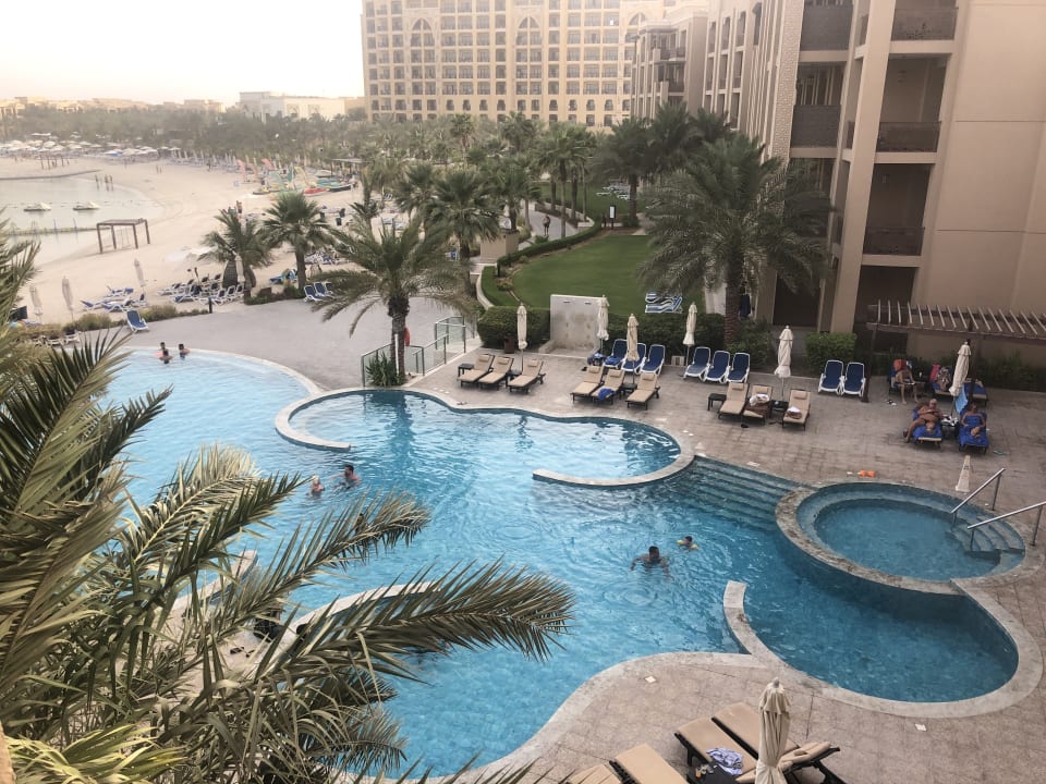 Pool DoubleTree by Hilton Resort & Spa Marjan Island