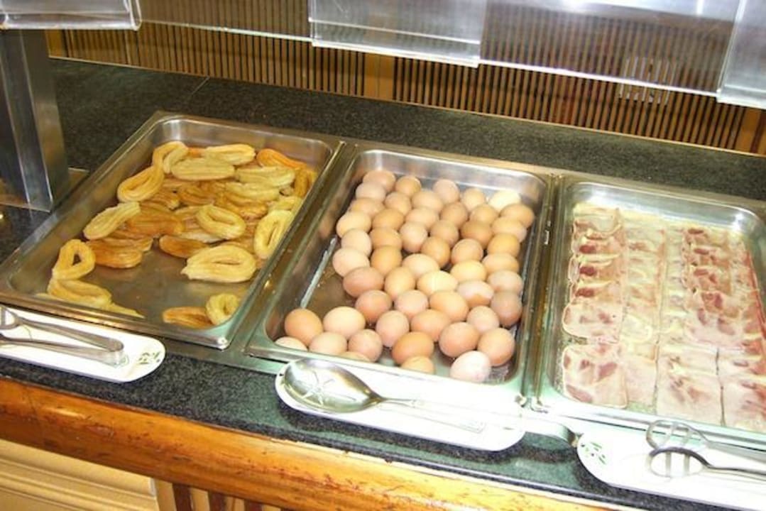 Teil des Buffets Occidental Ibiza