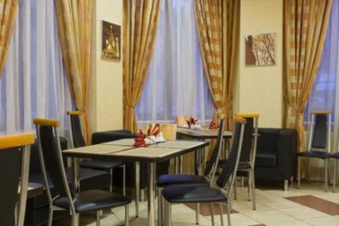 Кафе-бар 9 Owls Hotel