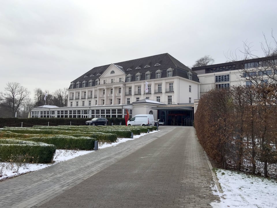 Einfahrt A-ROSA Travemünde