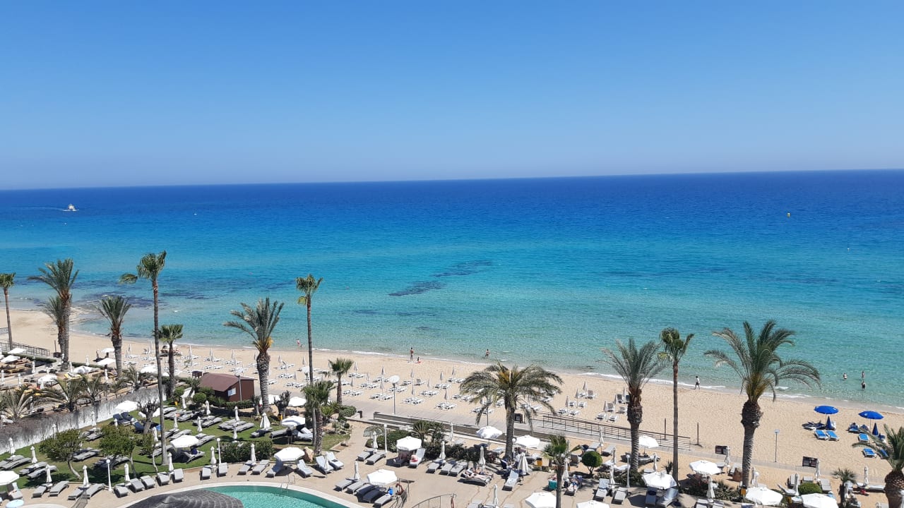 Strand Hotel Sunrise Beach