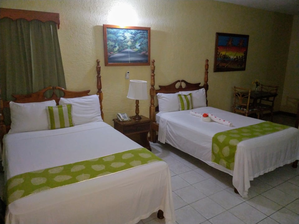 Zimmer Merril's Beach Resort
