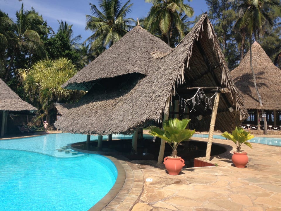 Pool-Bar  Neptune Village Beach Resort & Spa