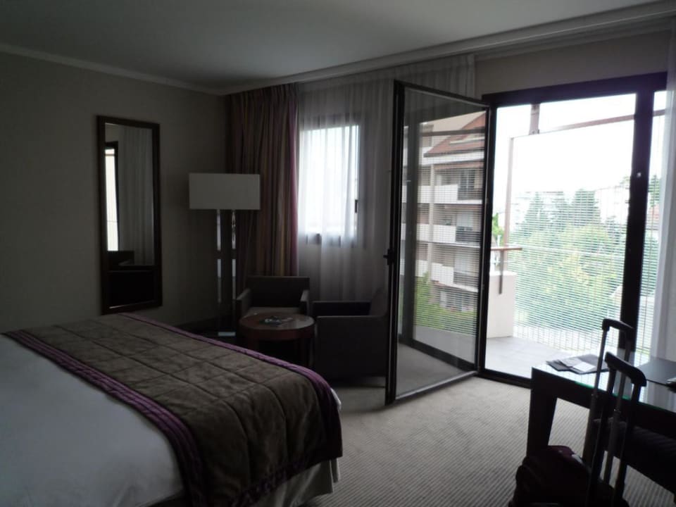 Innenansicht Zimmer zum Balkon Hilton Evian-les-Bains