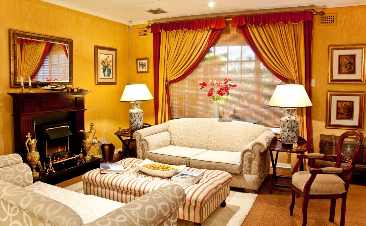 The formal lounge B&B Manaar House