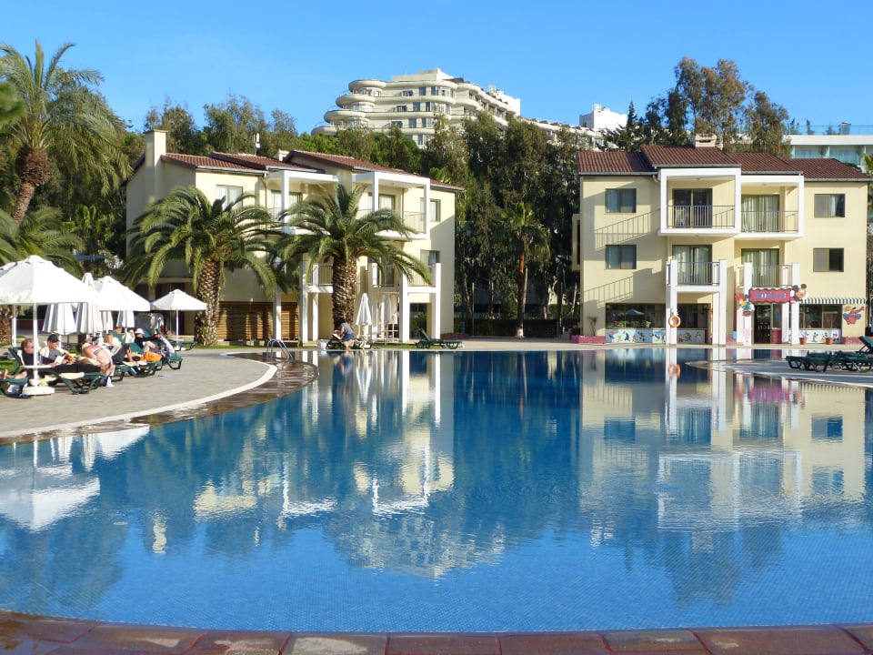 Hauptpool Arum Barut Collection