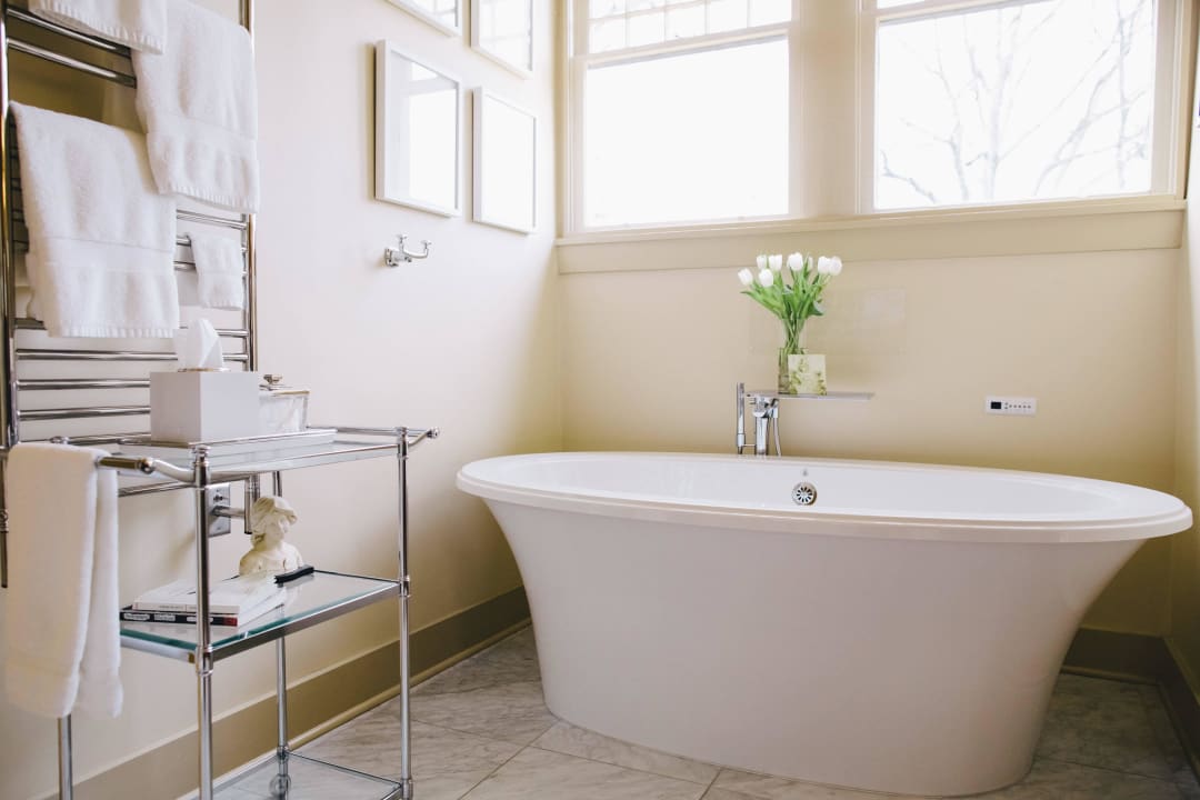 Clean bathrooms Stonehurst Place B&B