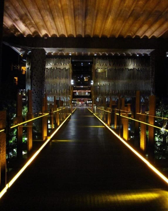 Upper passage connecting buildings Lopesan Baobab Resort