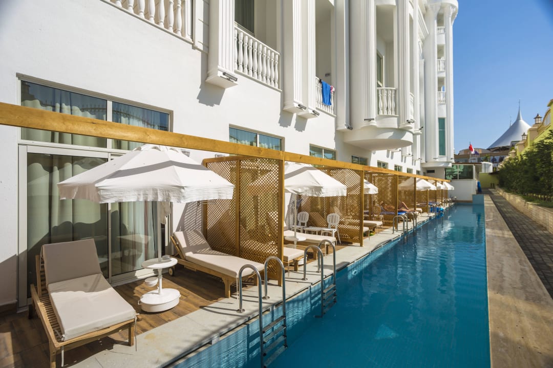 Swim up Side Royal Palace Hotel & Spa