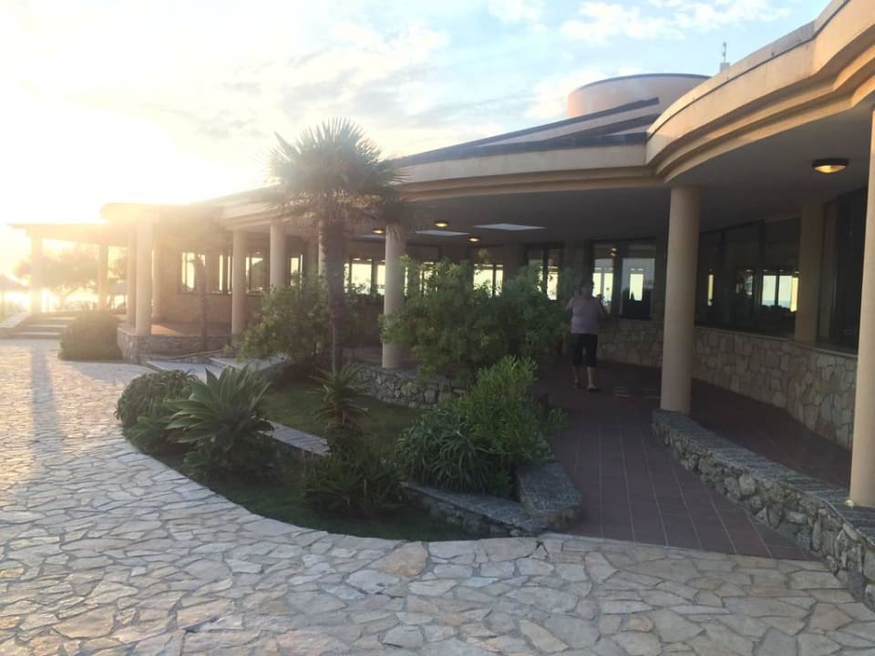 Eingang zum Restaurant Villaggio Torre Ruffa Robinson