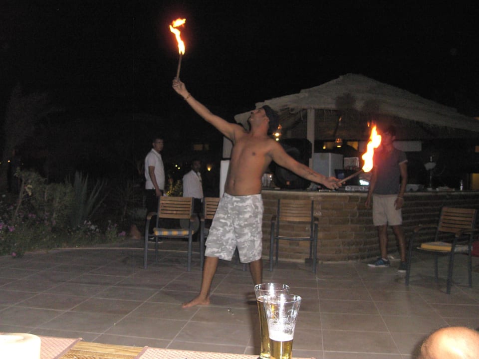 Fabio als Feuerschlucker Coral Sun Beach