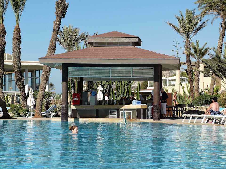 Pool mit Poolbar Dunes D'or Ocean Club