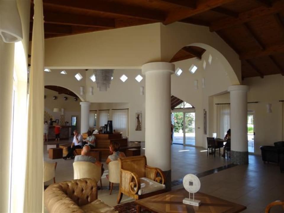 Kleiner Lobbybereich VOI Praia De Chaves Resort