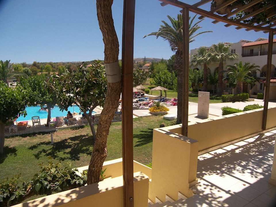 Widok na basen Hotel Maravel