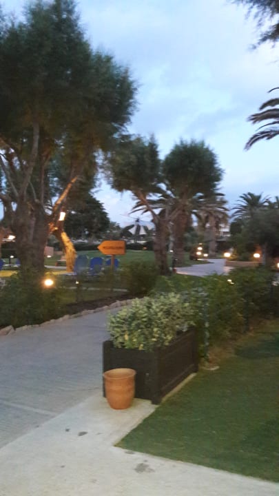 Gartenanlage Anissa Beach & Village