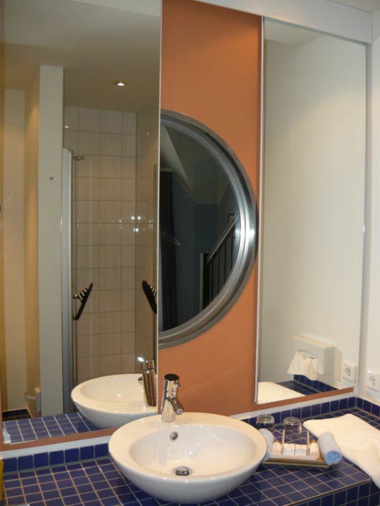 Bullauge mit Spiegel Precise Resort Hafendorf Rheinsberg