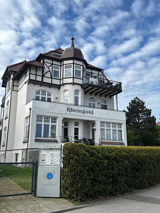 Außenansicht Villa Rheingold