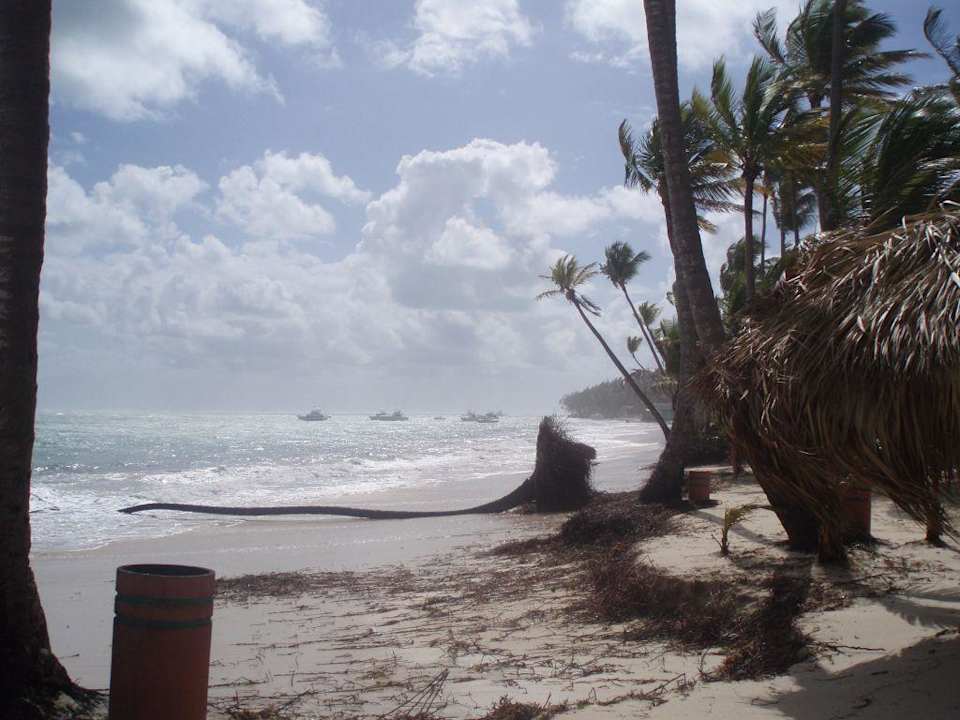 Strand nach dem Sturm 5. Hotel Grand Palladium Palace Resort, Spa & Casino