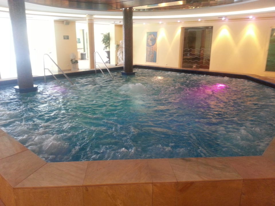 Beleuchteter pool Hotel Tauernhof