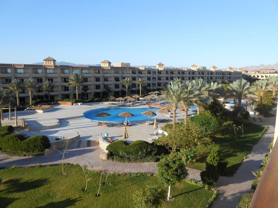 Ausblick zur Poolanlage Amwaj Beach Club Abu Soma Resort