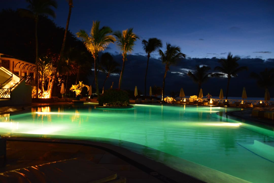 Der Pool bei Nacht Maritim Resort & Spa Mauritius