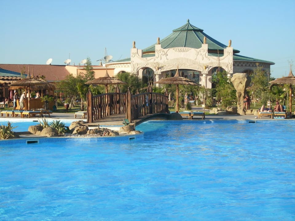 Blick auf Eingangsbereich vom Pool Pickalbatros Jungle Aqua Park Resort - Neverland Hurghada