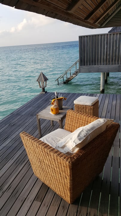 Abendstimmung auf der Terrasse Gangehi Island Resort