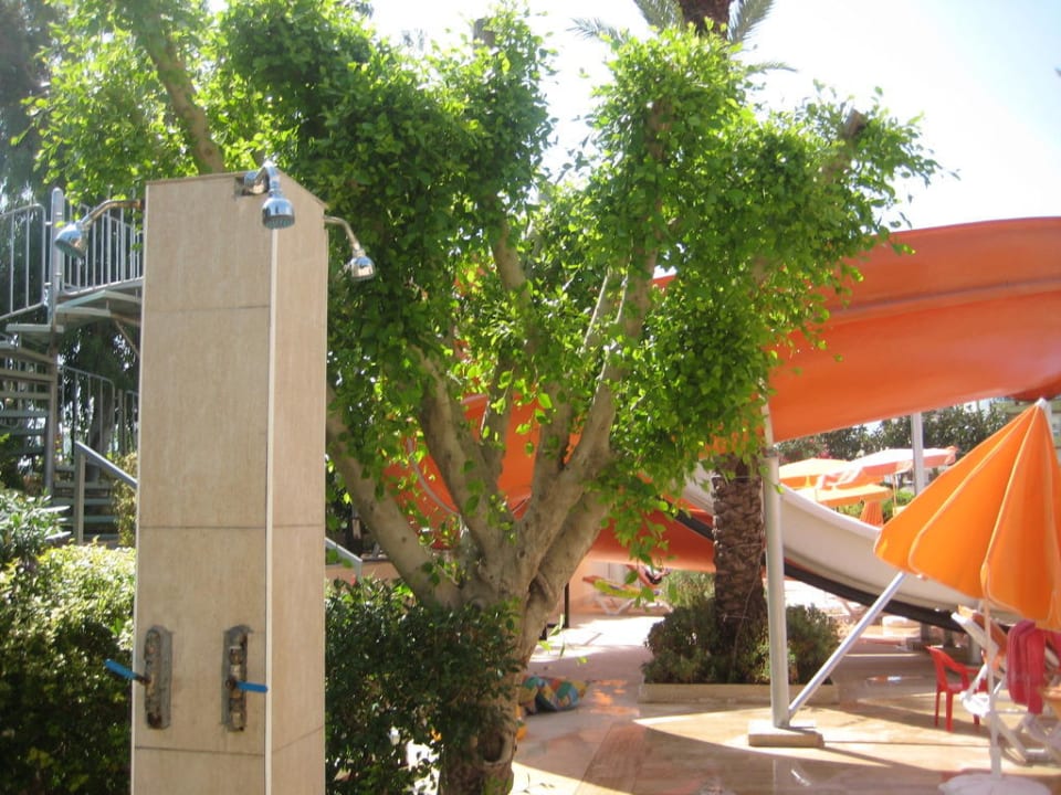 Выход из подземного перехода к бассейну Kaila Beach Hotel