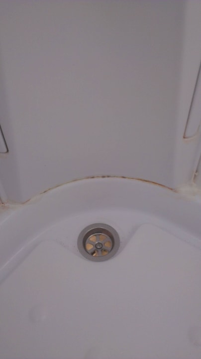 Dusche mit Schmutzrand New Camping Le Tamerici