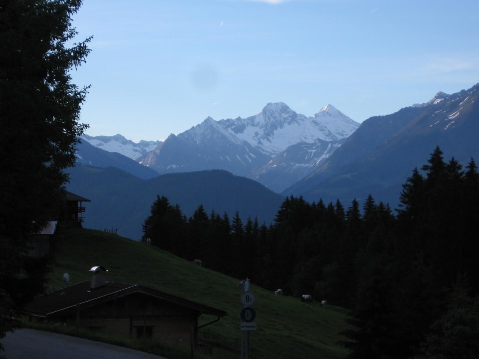 Aussicht vom Balkon am Morgen Hotel Almhof Roswitha