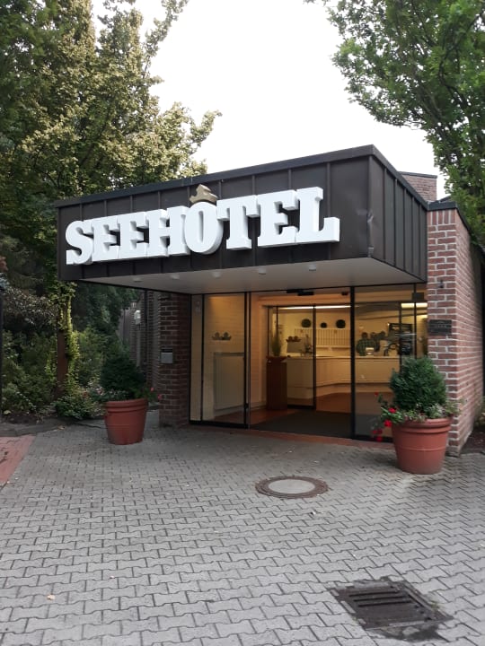 Außenansicht Seehotel am Tankumsee