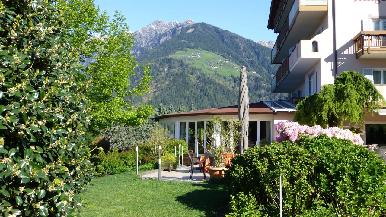 Garten mit Speisesaal Hotel Ifinger