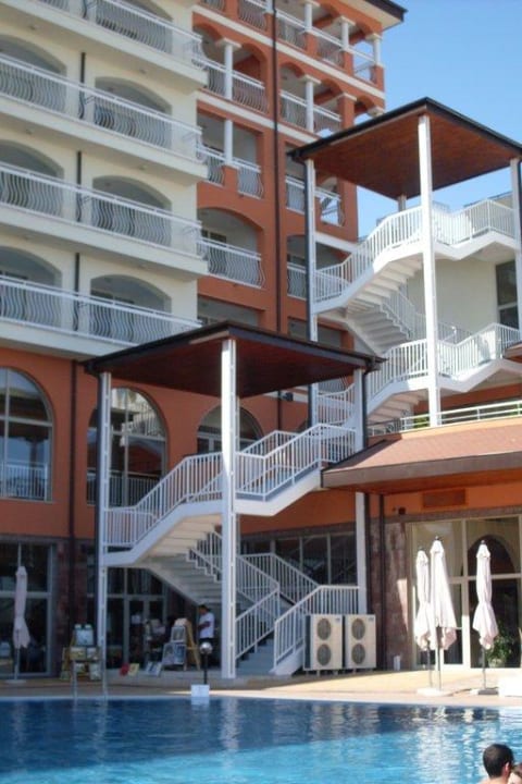 Treppe vom Pool zur Lobby Sol Luna Bay