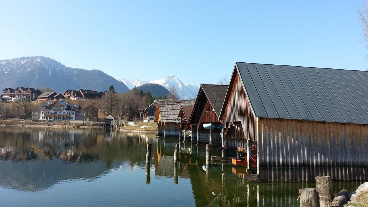 Außenansicht rechte Seite vom Seehotel Seehotel Grundlsee
