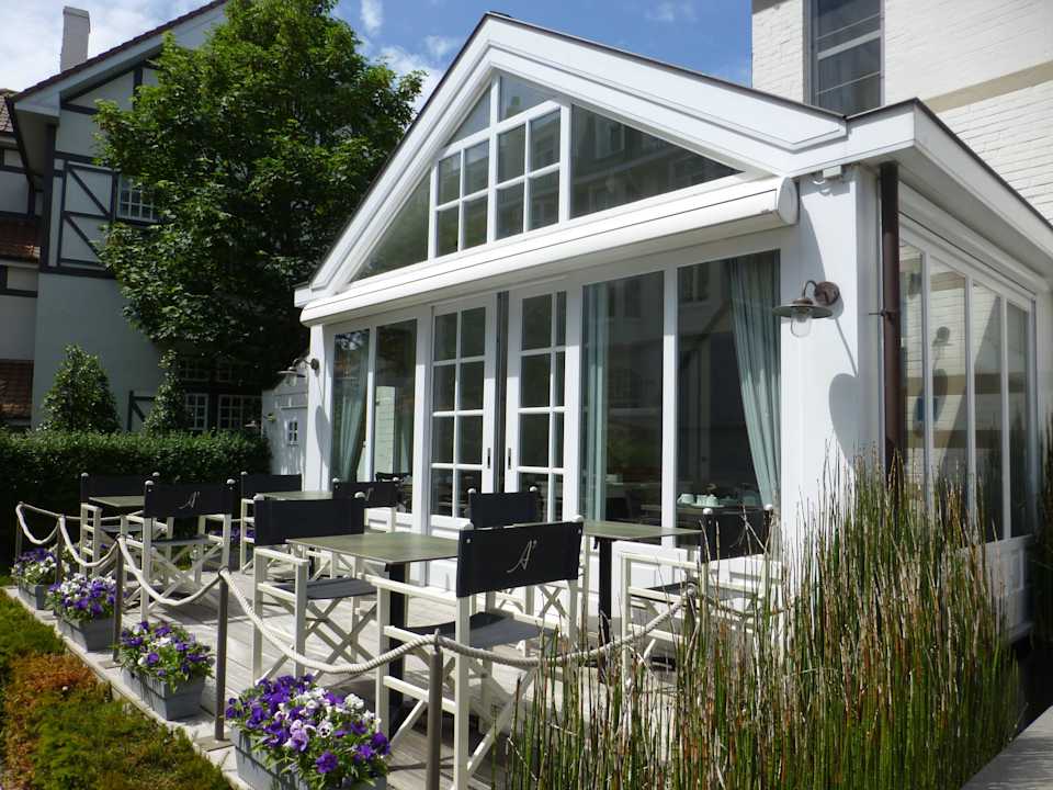 Terrasse vor dem Frühstücksraum Hotel Apostrophe