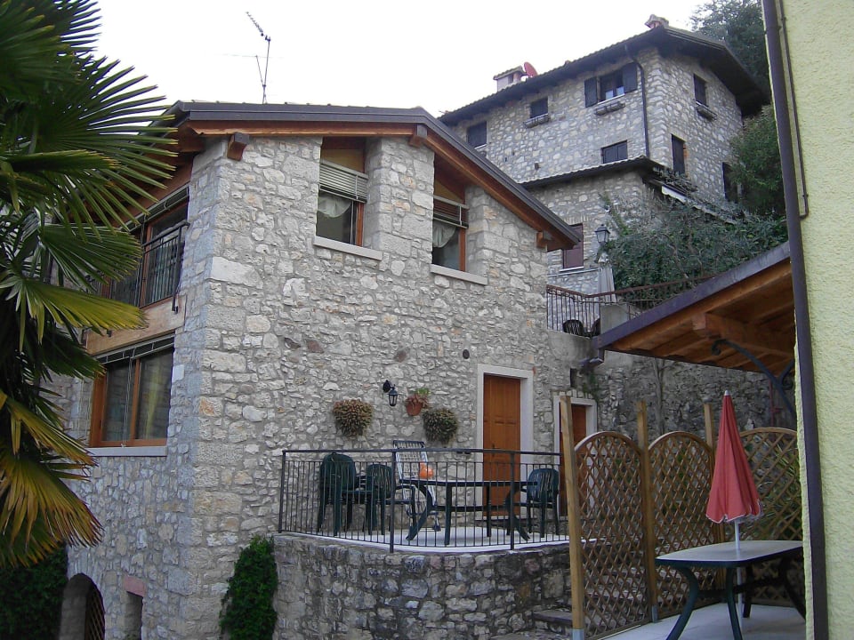 Blick auf die Ferienwohnung mit Terrasse Agriturismo Uliveta