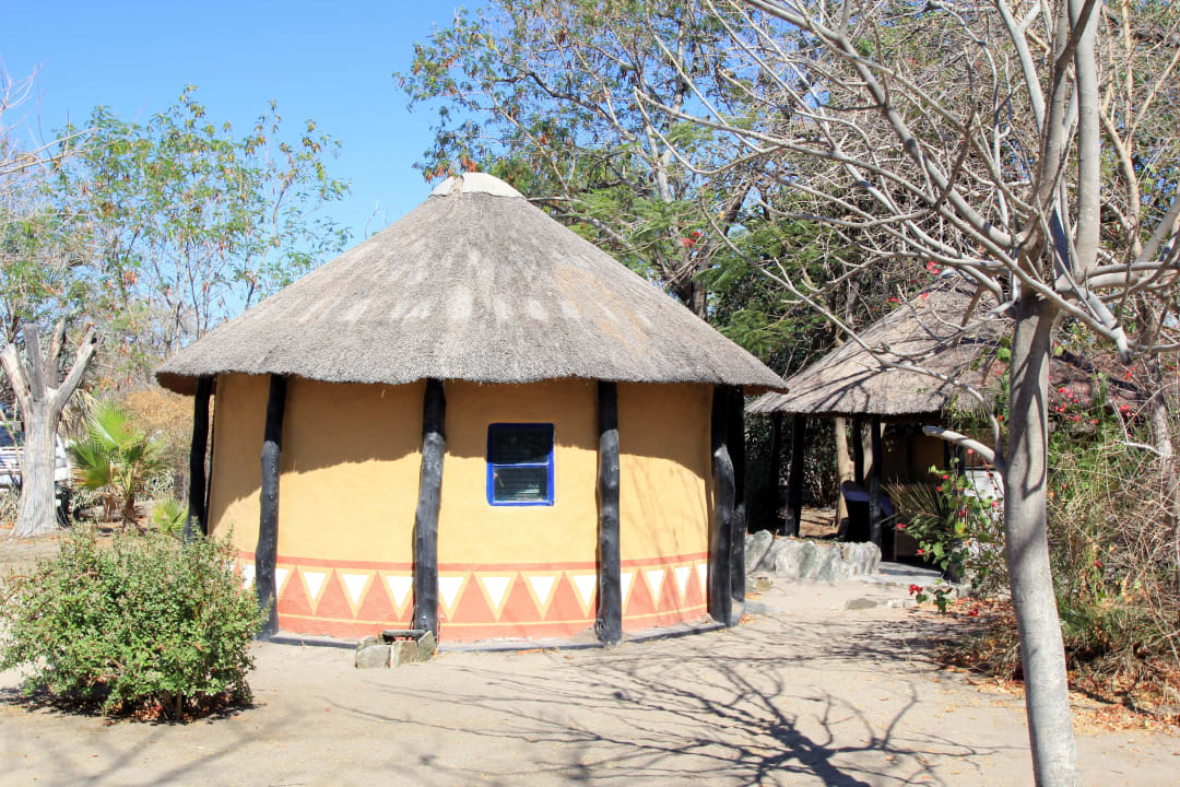 Eine der Rundhütten Gweta Lodge