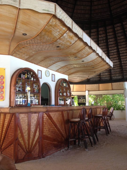 Bar Angaga Island Resort