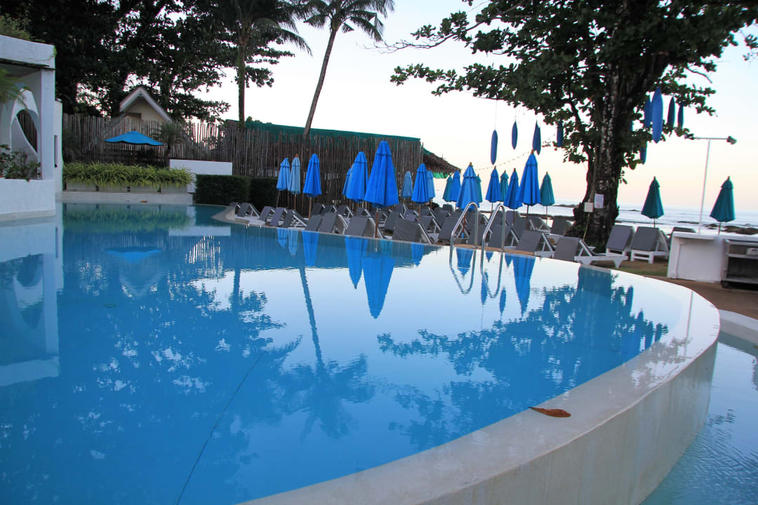 Pool Ocean Breeze Resort