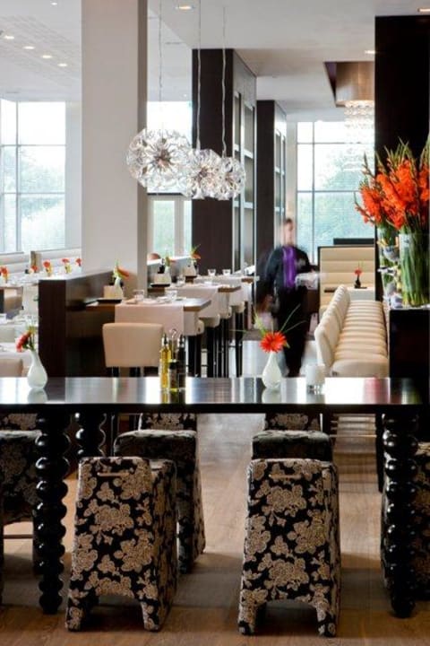 Brasserie Max "meet, eat and greet" Van der Valk Hotel Düsseldorf