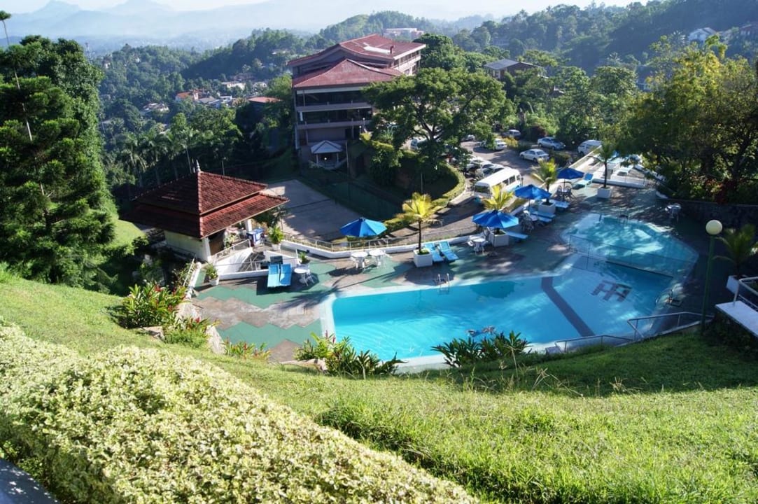 Pool und Tennisplätze Hotel Topaz