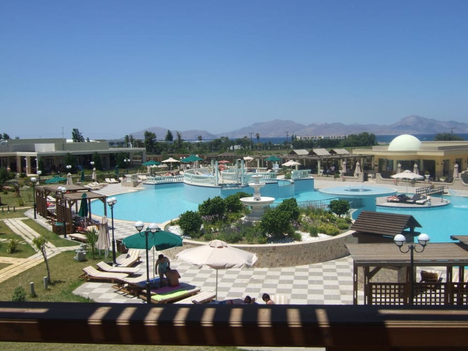 Ausblick auf die Poolanlage Hotel Gaia Palace