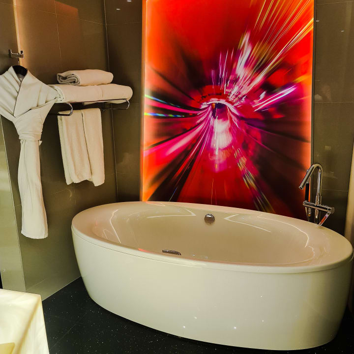 Zimmer V Hotel Dubai, Curio Collection by Hilton