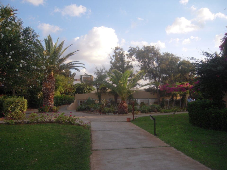 Weg zum Haupthaus Anissa Beach & Village