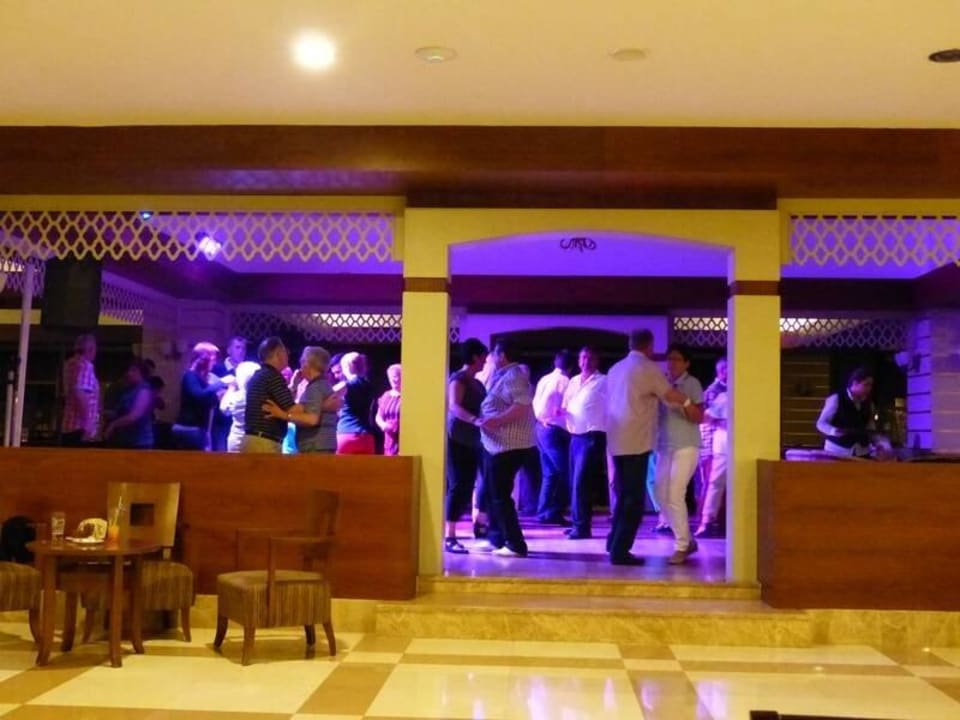 Abendlicher Tanz Sunis Kumköy Beach Resort Hotel & Spa