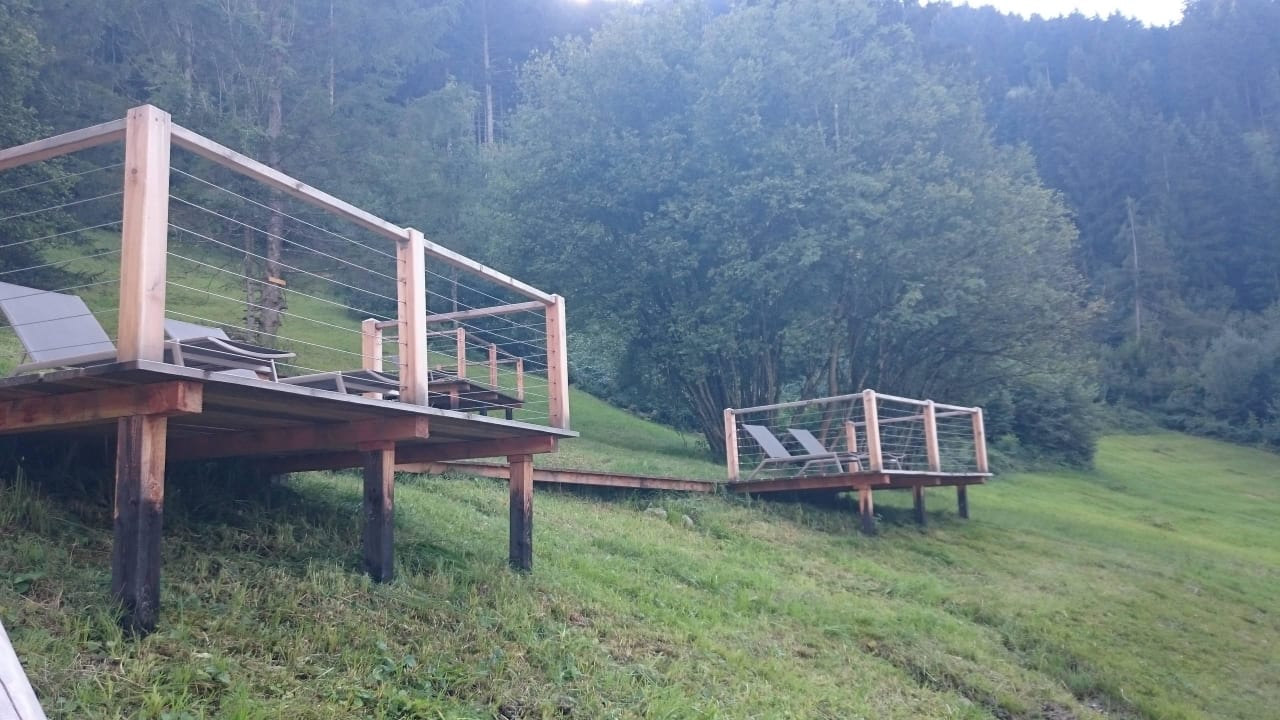 &quot;Relaxen im Garten auf Holzterrassen mit Liegen&quot; Das