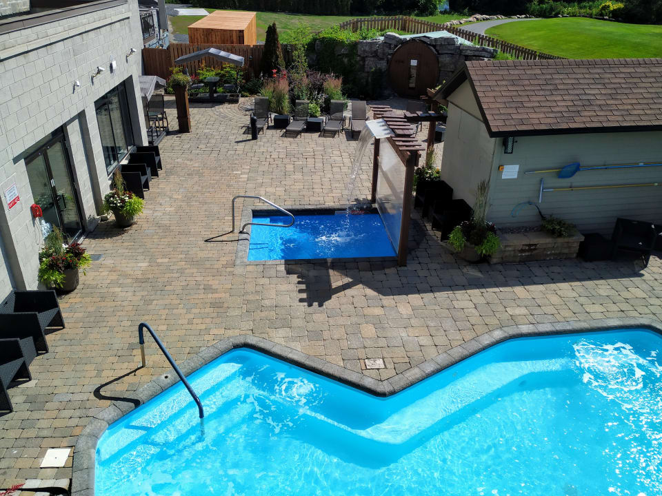 Pool DoubleTree by Hilton Quebec Resort